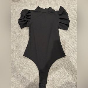 TCEC super cute puff-sleeve black bodysuit